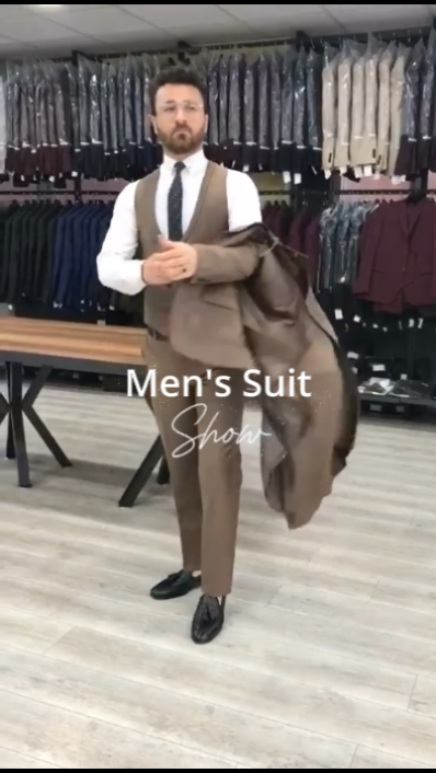 Pertunjukan Suit Pria
