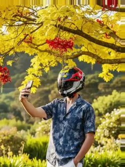 Bold Helmet Pose — Quick Zoom & Grid Finale