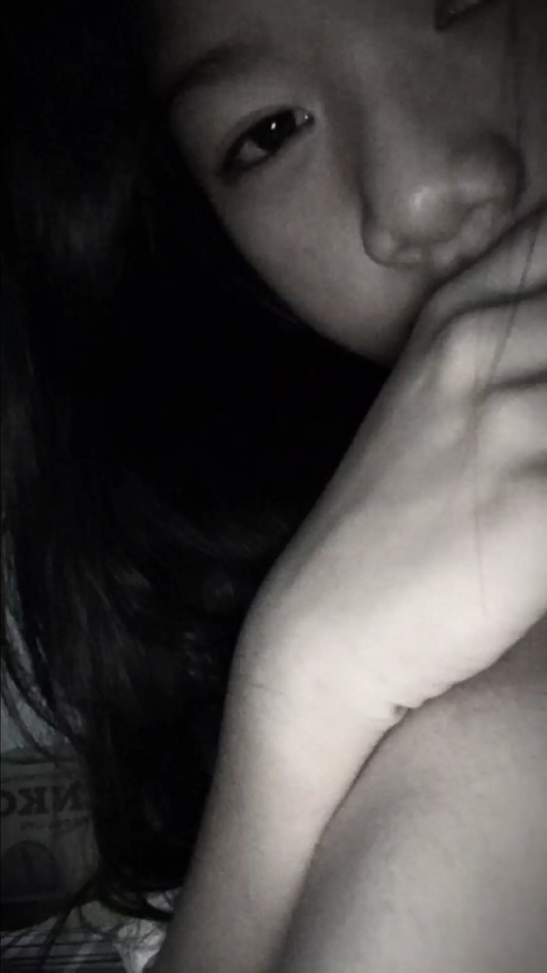 1 ảnh + màu tối