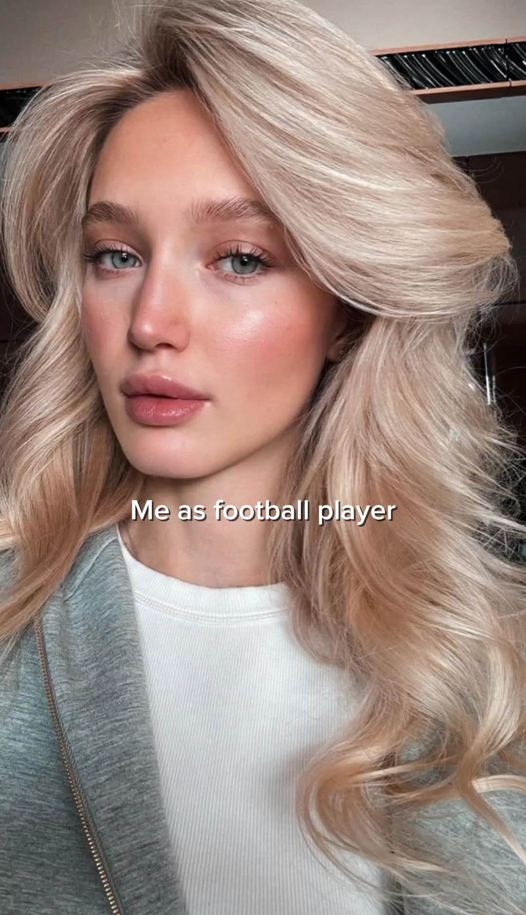 FOOTBALL PLAYER 