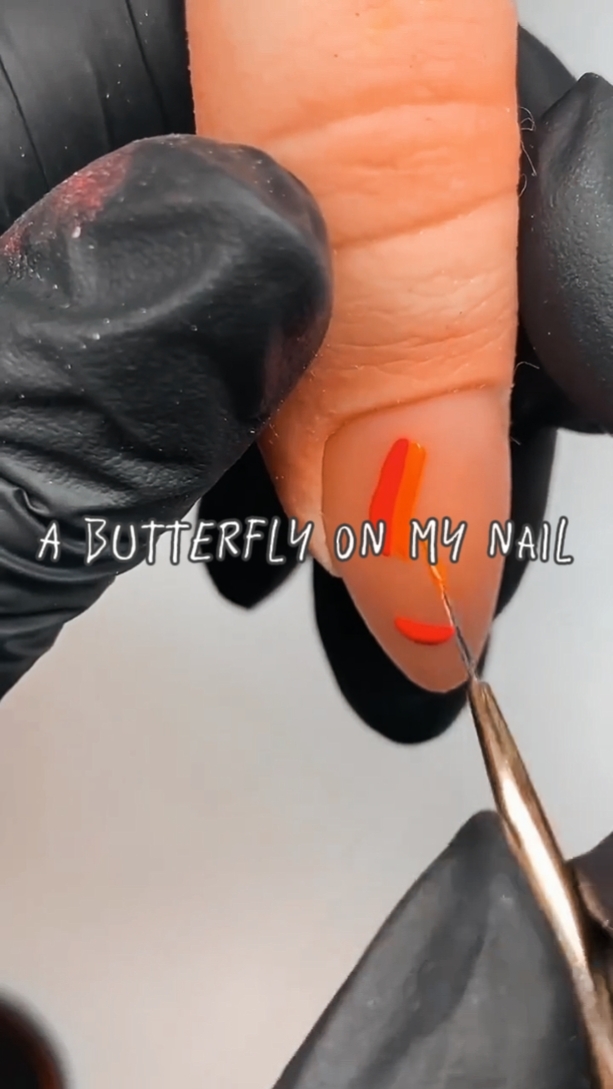 Schmetterling auf meinem Nagel