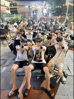 Ghép ảnh cầm súng