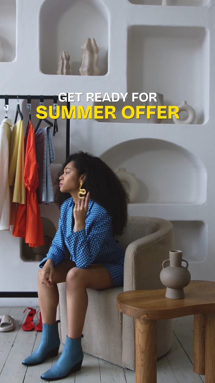 Vêtements pour femmes 2 clips affichent les soldes d'été style lumineux
