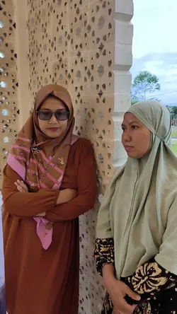 bisik² tetangga