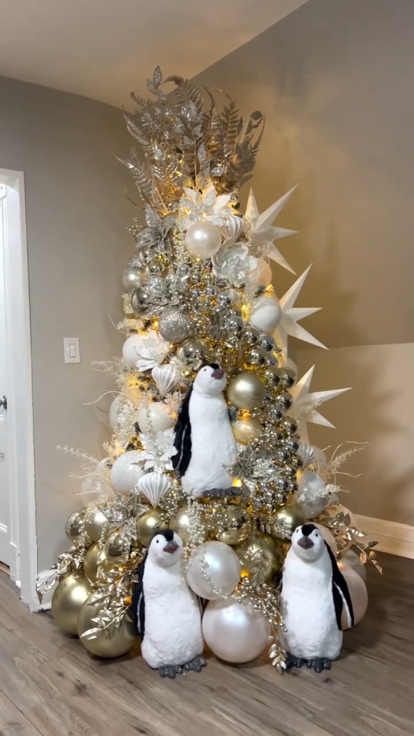 Penguin Xmas tree 