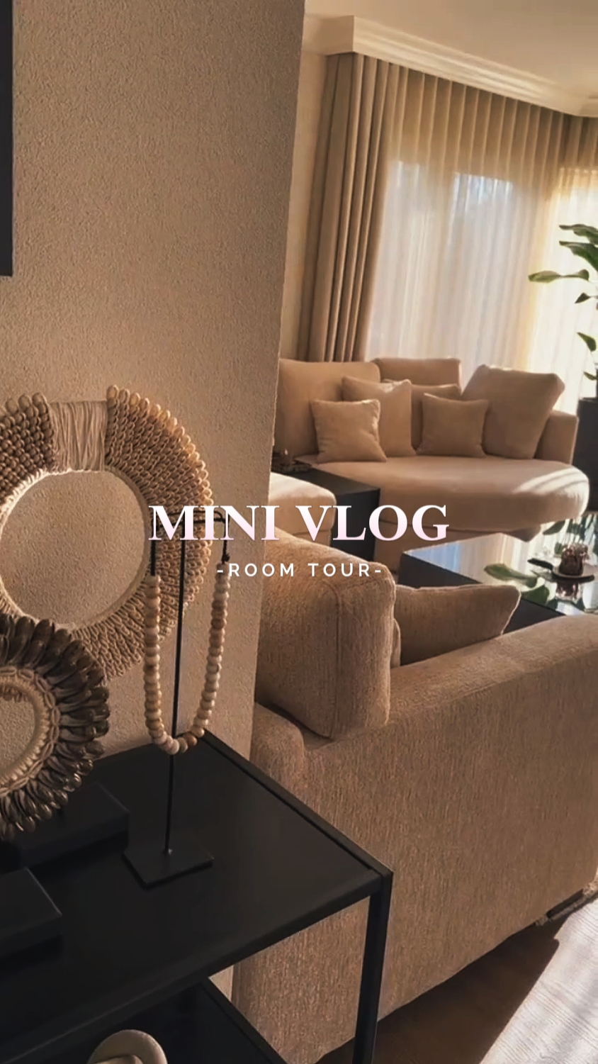 ROOM TOUR