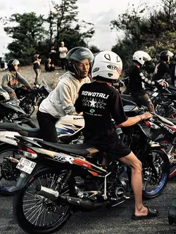 anggok anggok geleng