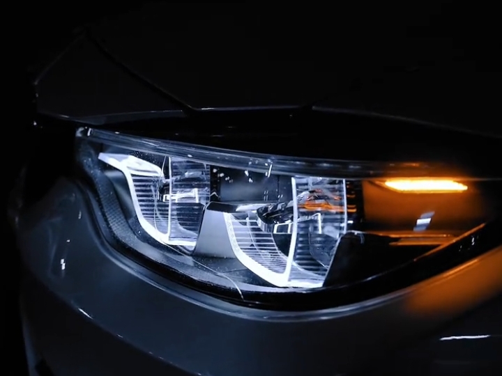 oeil voiture transi BMW