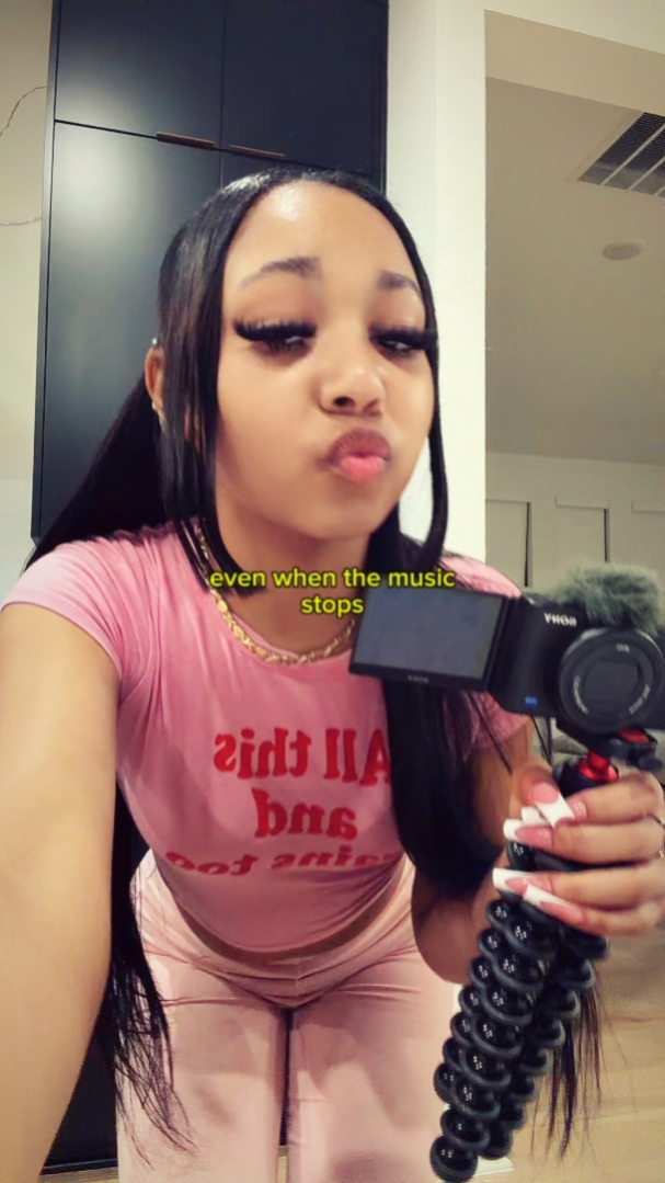 Incluso cuando la música 