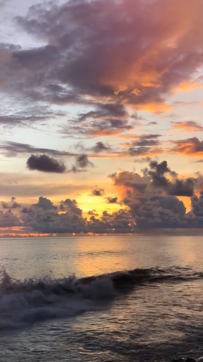 SLOWMO BEACH