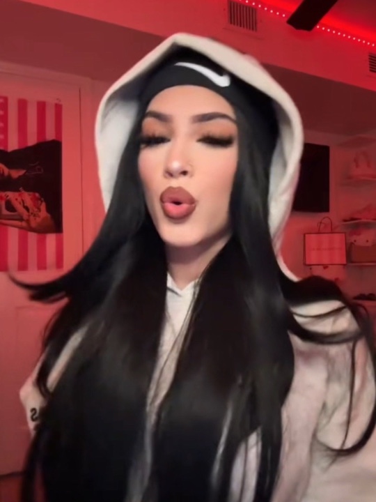 TALIA MODÈLE VIRAL