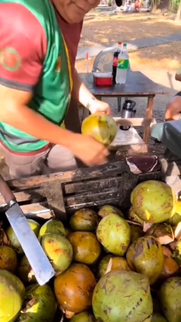Ar kelapa nyembur