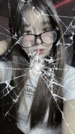กระจกแตกก 