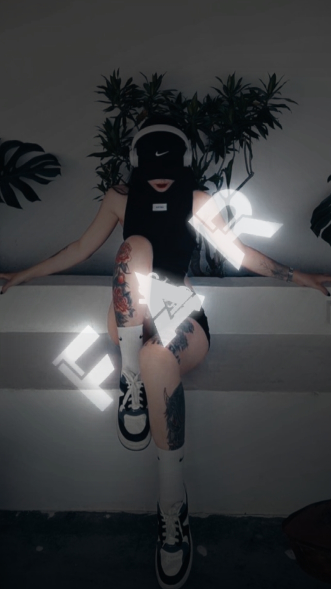 Lirik neon