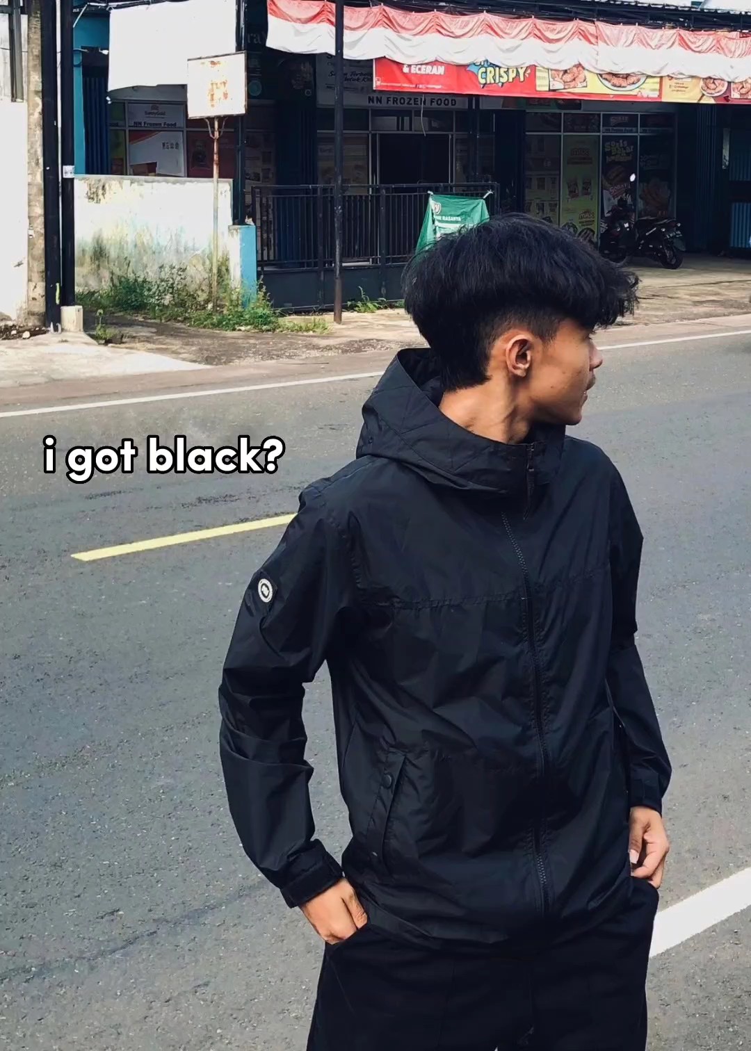 saya menjadi hitam, putih