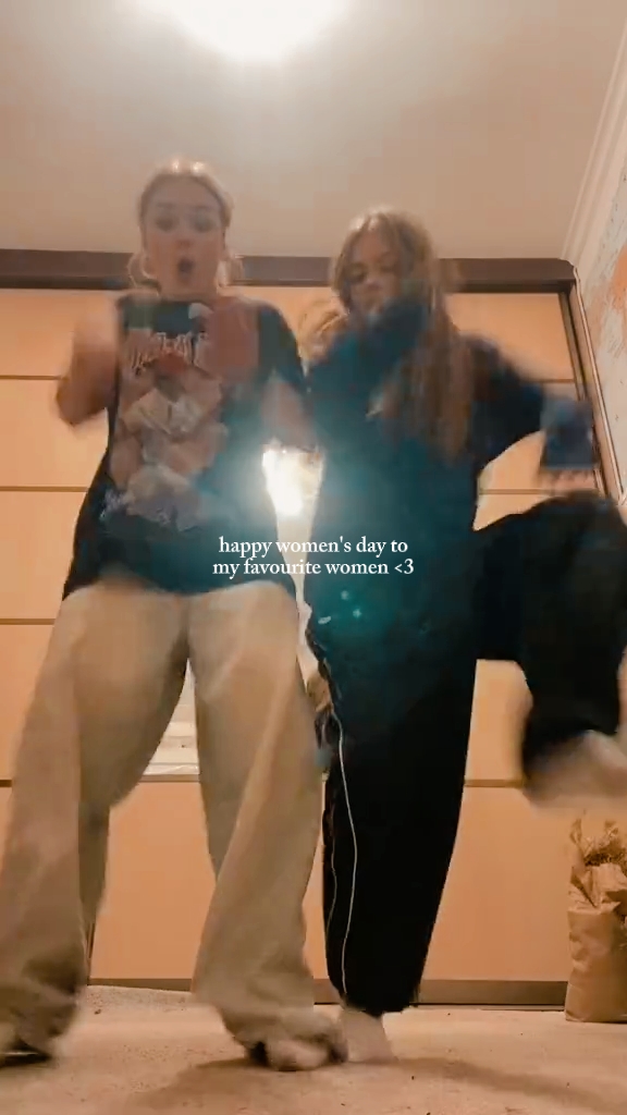 Feliz día de la mujer a @ jlo1017