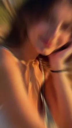 Scatti sparsi, ricordi in una clip