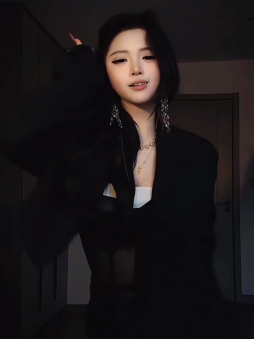 EYE CONTACT 
