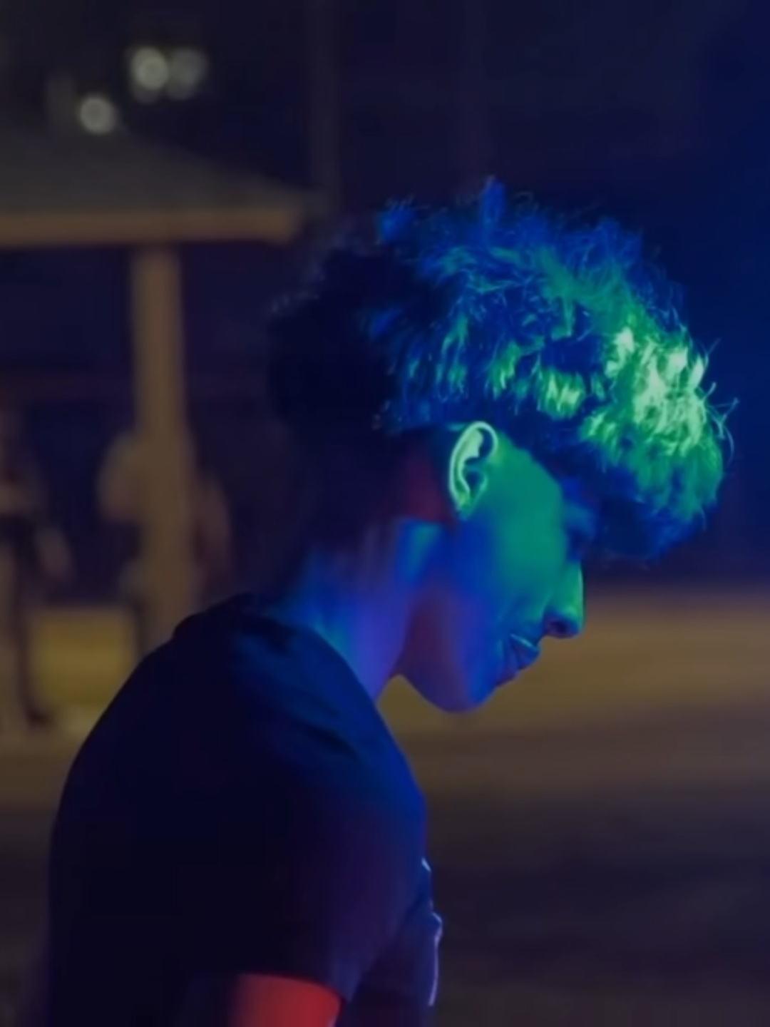 Alex chino mengedit 
