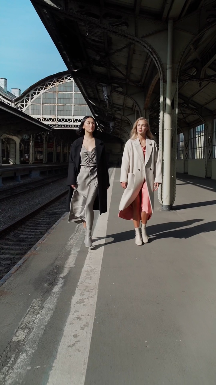Pretty Girls Walk