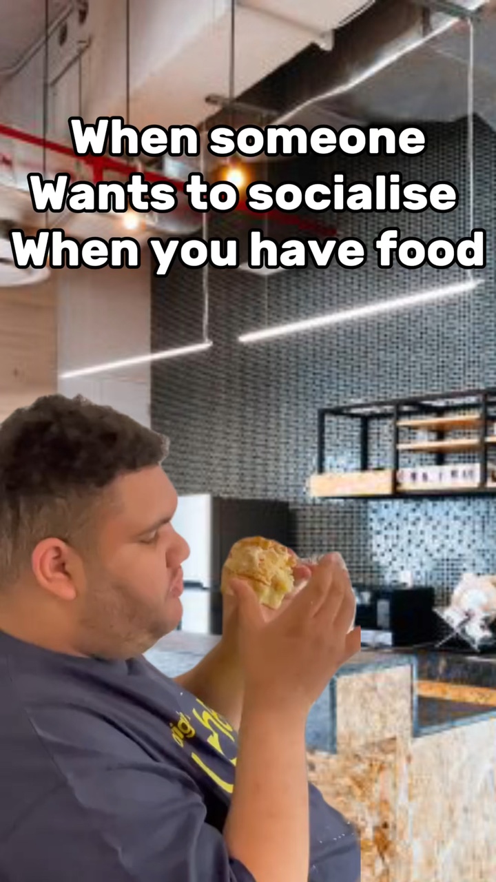Ich esse gerade!