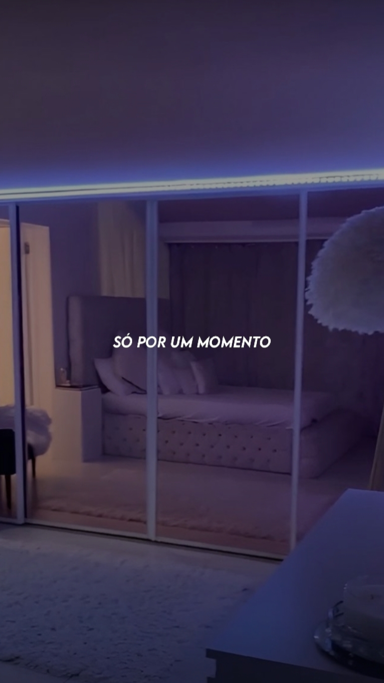 Só Por Um Momento...